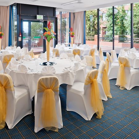 Holiday Inn Runcorn M56 Junction 12 By Ihg Екстериор снимка