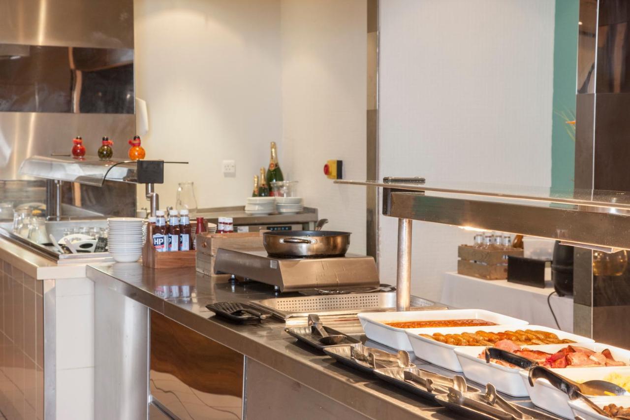 Holiday Inn Runcorn M56 Junction 12 By Ihg Екстериор снимка