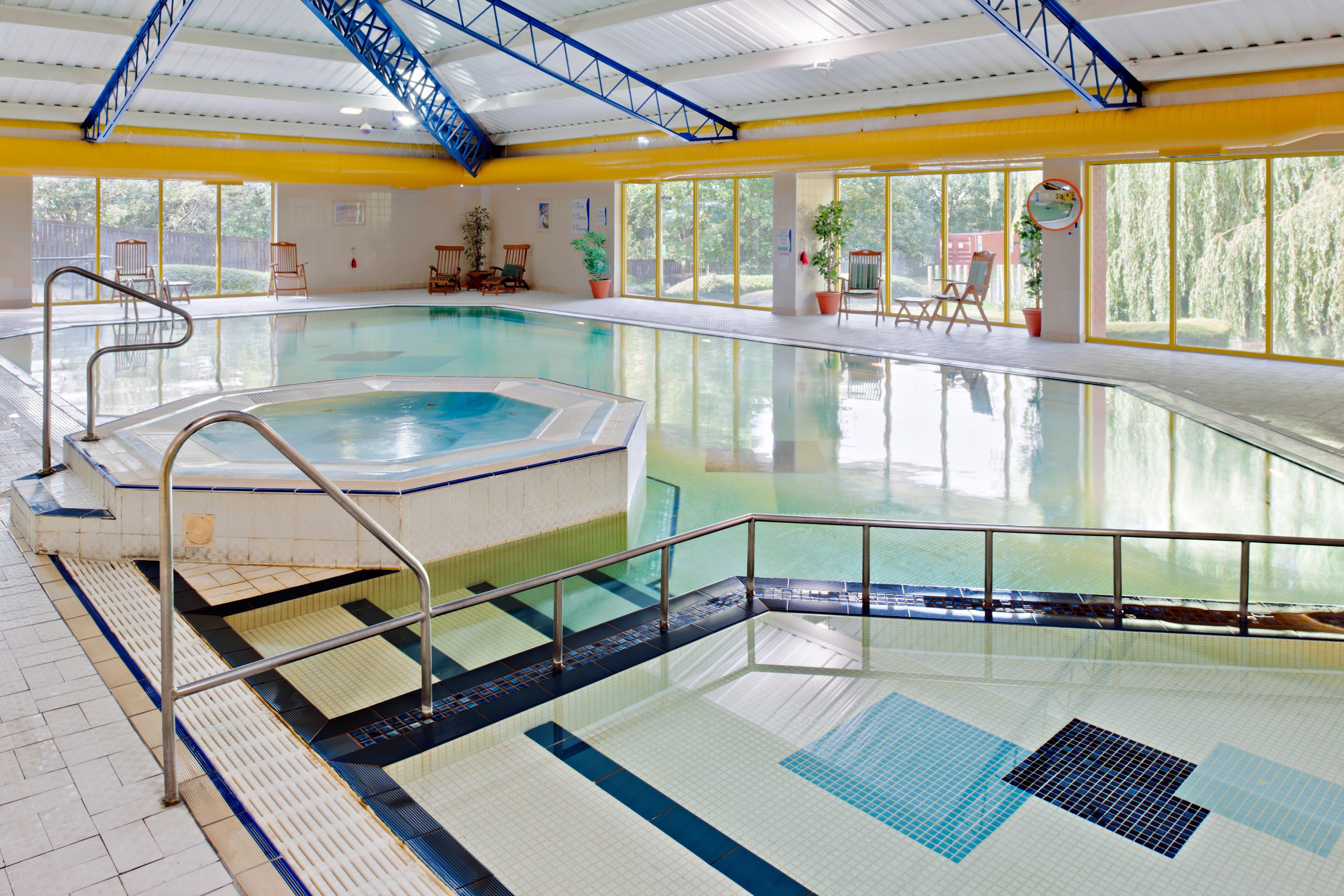 Holiday Inn Runcorn M56 Junction 12 By Ihg Екстериор снимка