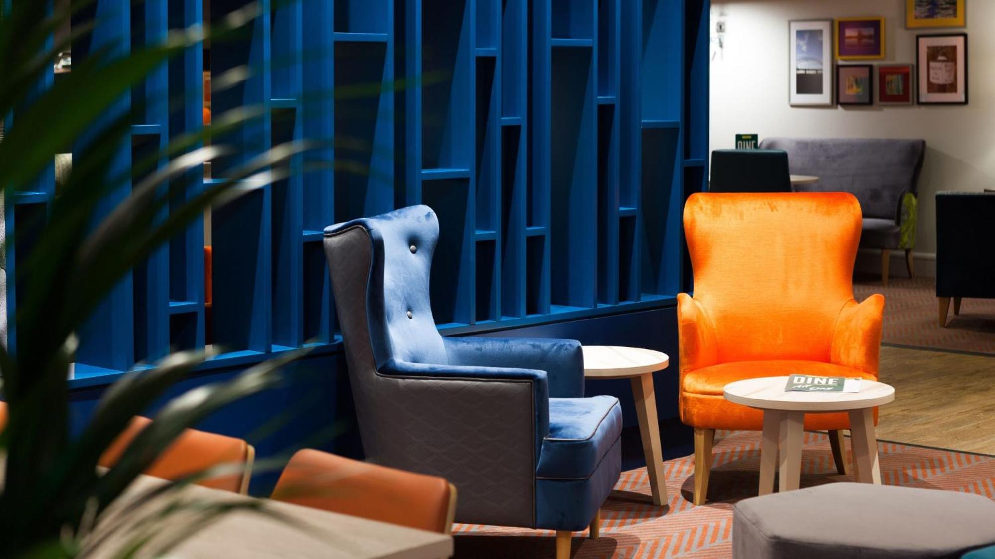 Holiday Inn Runcorn M56 Junction 12 By Ihg Екстериор снимка