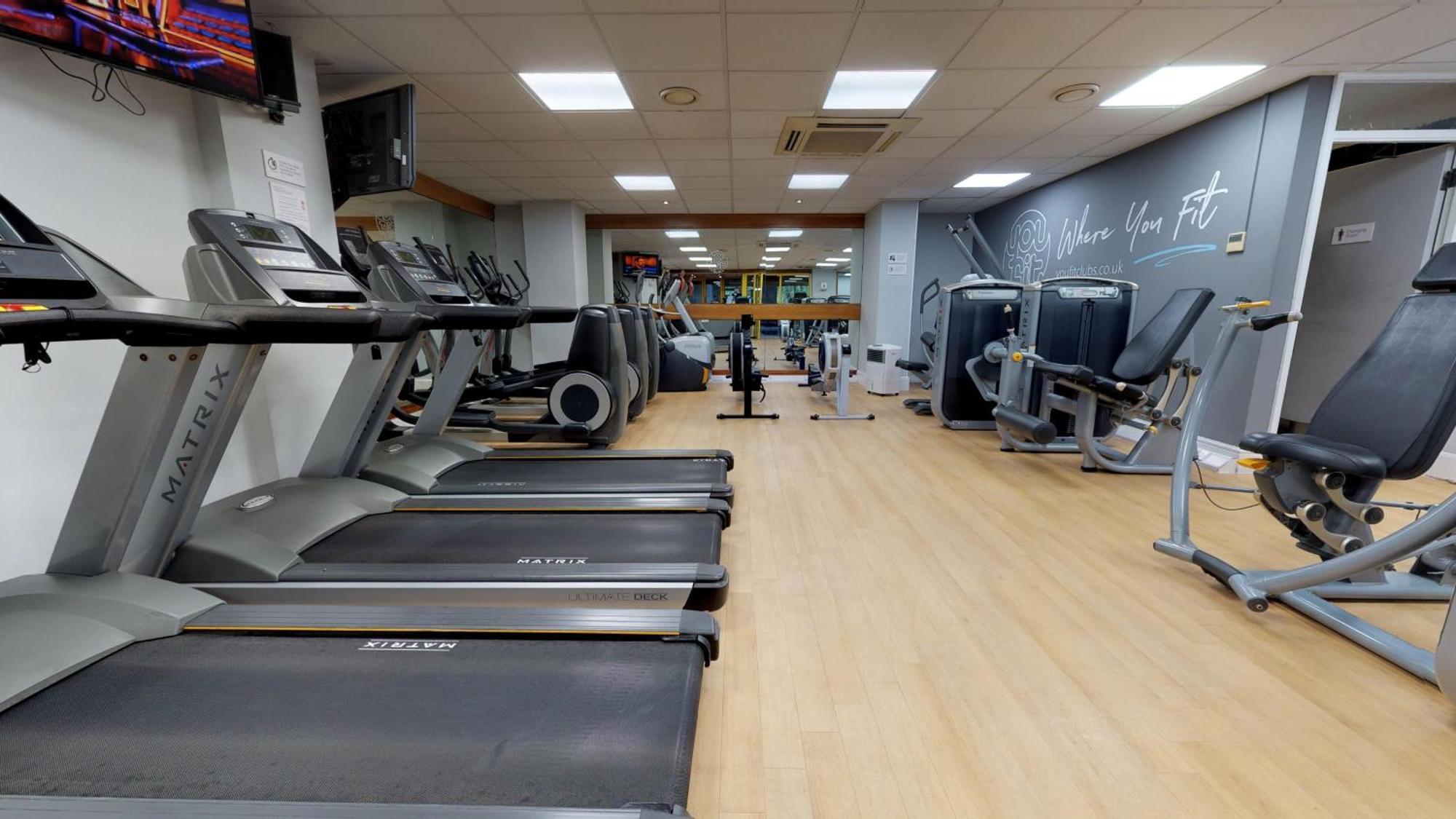 Holiday Inn Runcorn M56 Junction 12 By Ihg Екстериор снимка