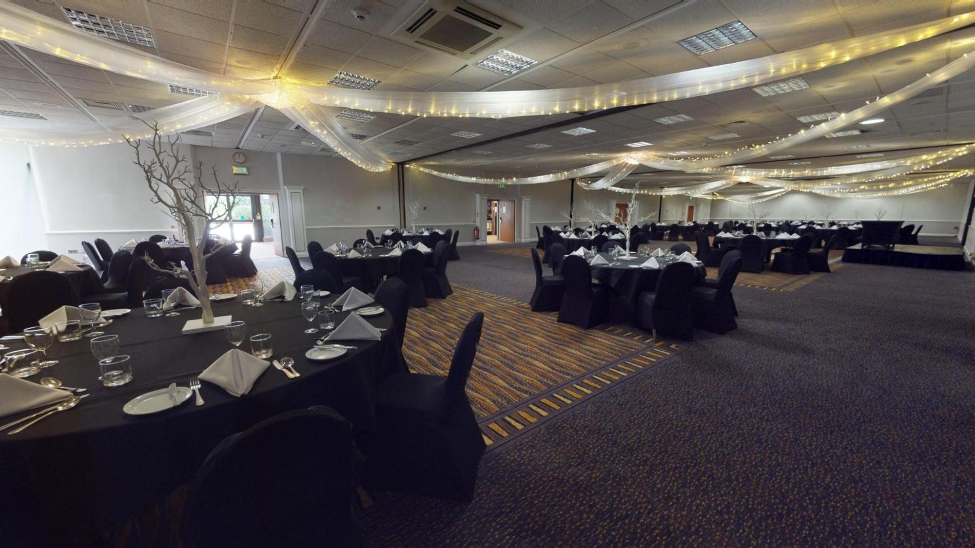 Holiday Inn Runcorn M56 Junction 12 By Ihg Екстериор снимка