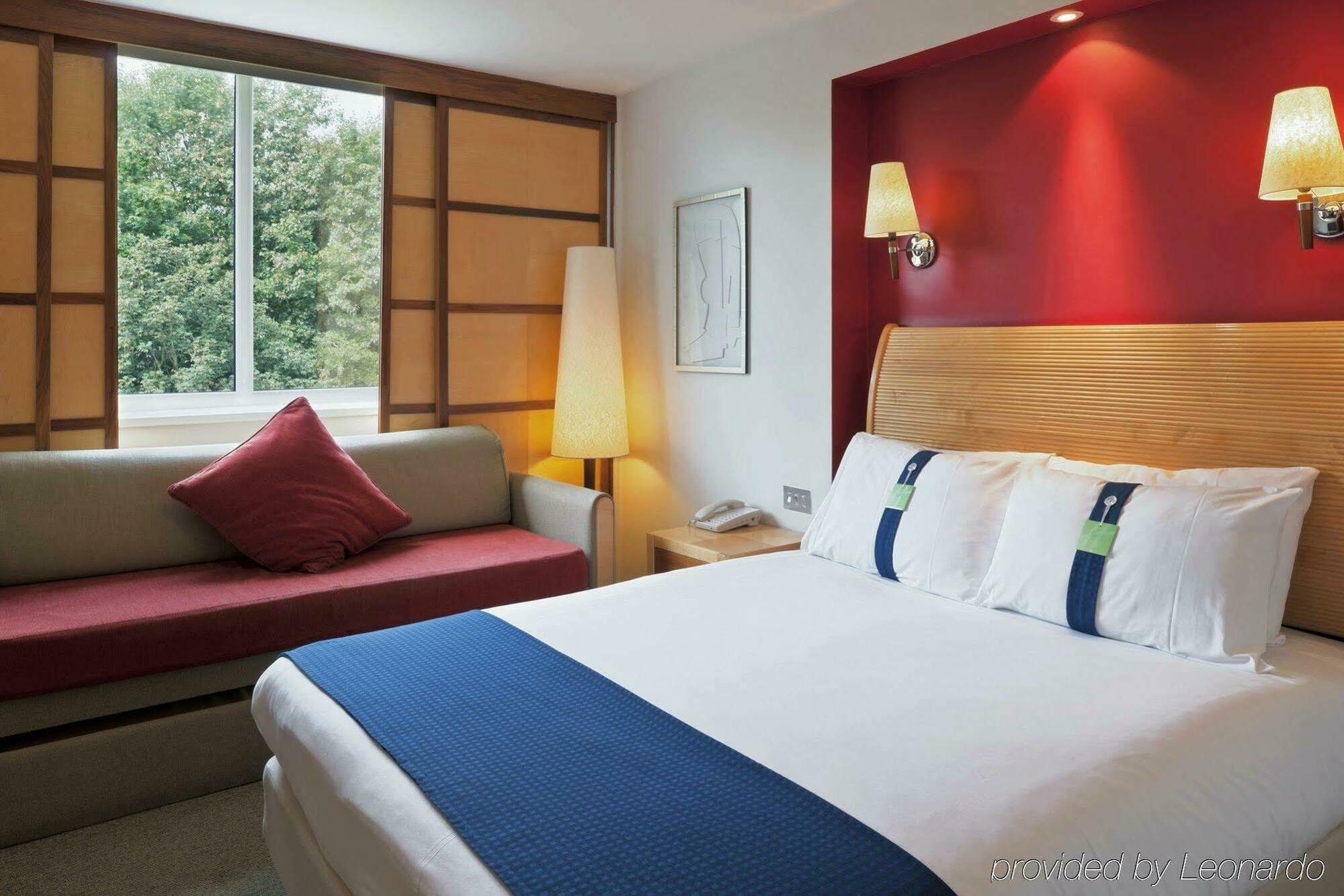 Holiday Inn Runcorn M56 Junction 12 By Ihg Екстериор снимка